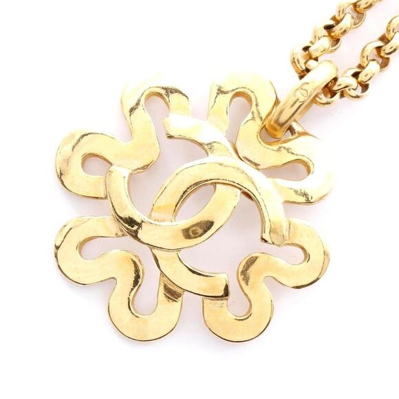 Pre Loved chanel Women metallic | gold Necklaces - Picture 1 of 6